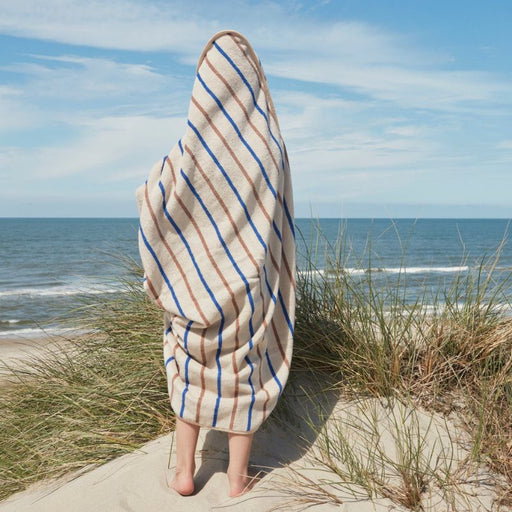 Raita Hooded Towel - Caramel / Optic Blue par OYOY Living Design - OYOY MINI - Accessoires de bain | Jourès