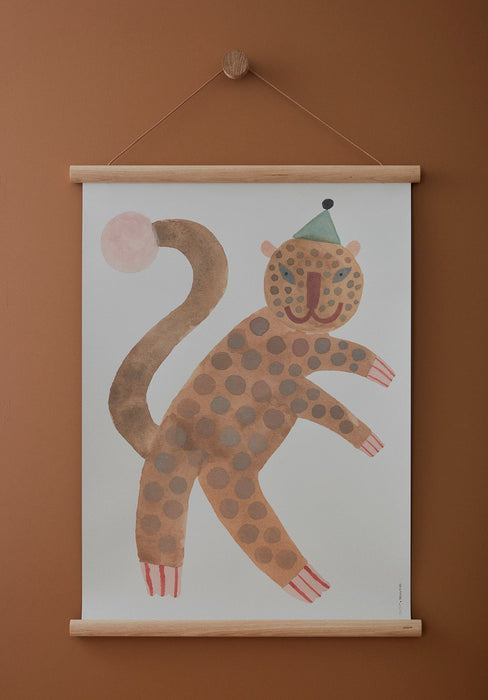 Poster 50x70 - Standing Leopard Elvis - Moira Frith - Multi par OYOY Living Design - The Safari Collection | Jourès