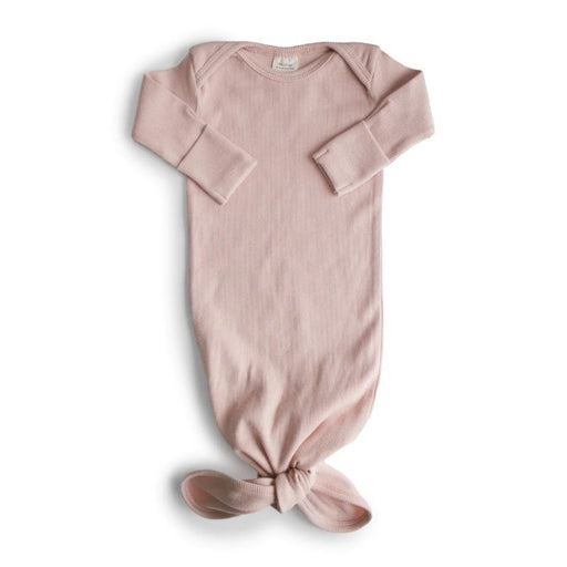 Ribbed Knotted Newborn Baby Gown - 0-3m - Blush par Mushie - Swaddles, Muslin Cloths & Blankets | Jourès