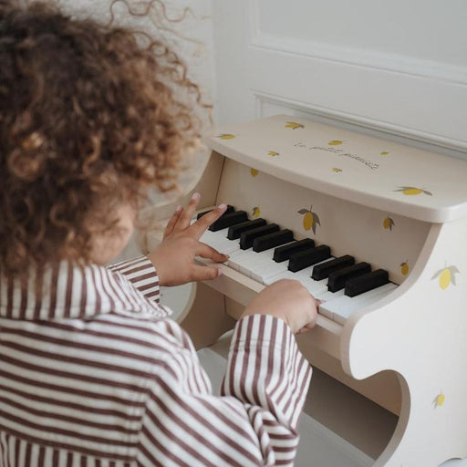 Piano en bois - Cerises par Konges Sløjd - Noël en GRAND | Jourès