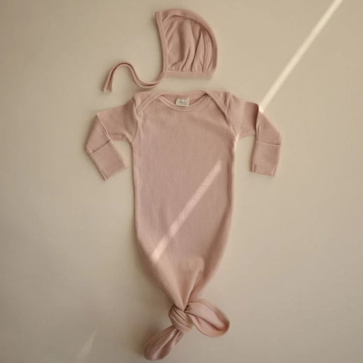 Ribbed Knotted Newborn Baby Gown - 0-3m - Blush par Mushie - Mushie | Jourès