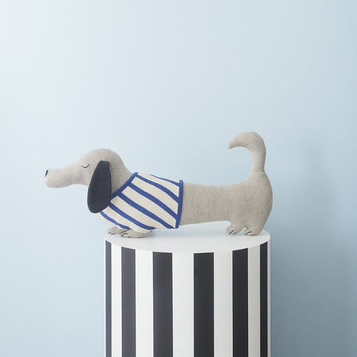 Darling - Slinkii the Dog - Beige / Dark blue par OYOY Living Design - Plush Toys & Rattles | Jourès