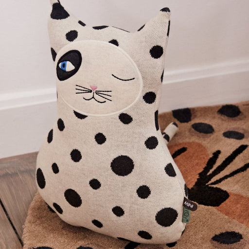 Darling - Zorro Cat - Off white / Black par OYOY Living Design - Nursing Pillows & Animals Cushions | Jourès