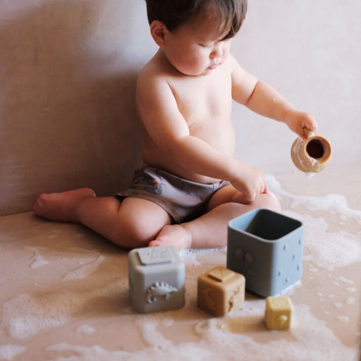 Silicone Stacking Tower - Quarry Blue mix par Konges Sløjd - Toys, Teething Toys & Books | Jourès