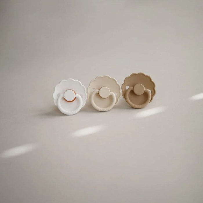 0-6 Months Daisy Silicone Pacifier - Pack of 2 - Cappuccino / Cream par FRIGG - Sleep time | Jourès