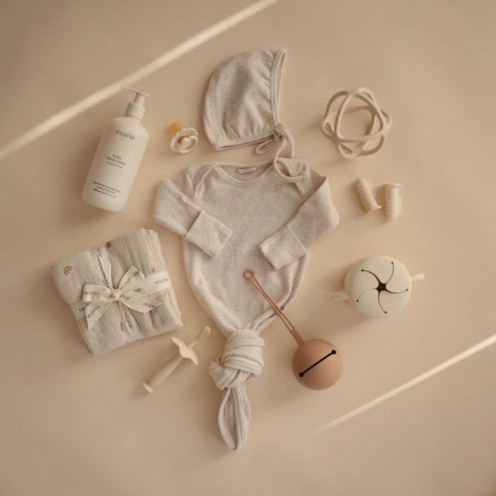 Ribbed Newborn Baby Bonnet - 0-3m - Beige Melange par Mushie - Hats & Gloves | Jourès