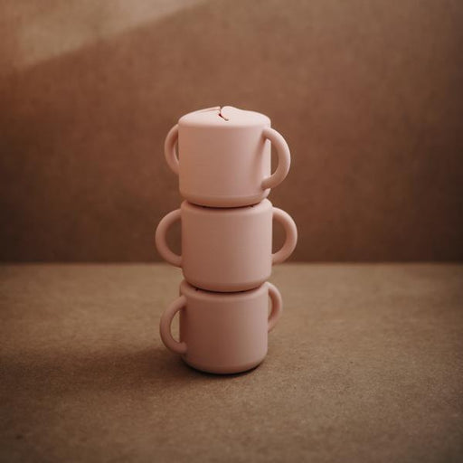 Tasse à collation en silicone pour enfants - Rose pâle par Mushie - Biberons et repas | Jourès