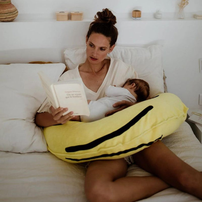 Banana Nursing Pillow Cover par Tajinebanane - Nursing Pillows & Animals Cushions | Jourès