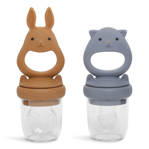 Fruit Feeding Pacifier - Set of 2 - Bunny & Cat - Quicksilver/Caramel par Konges Sløjd - Pacifiers & Pacifiers Case | Jourès