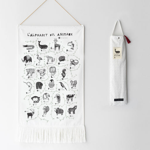 Affiche en coton biologique imprimée - Alphabet des animaux - édition française par Wee Gallery - Alphabet & Chiffres | Jourès