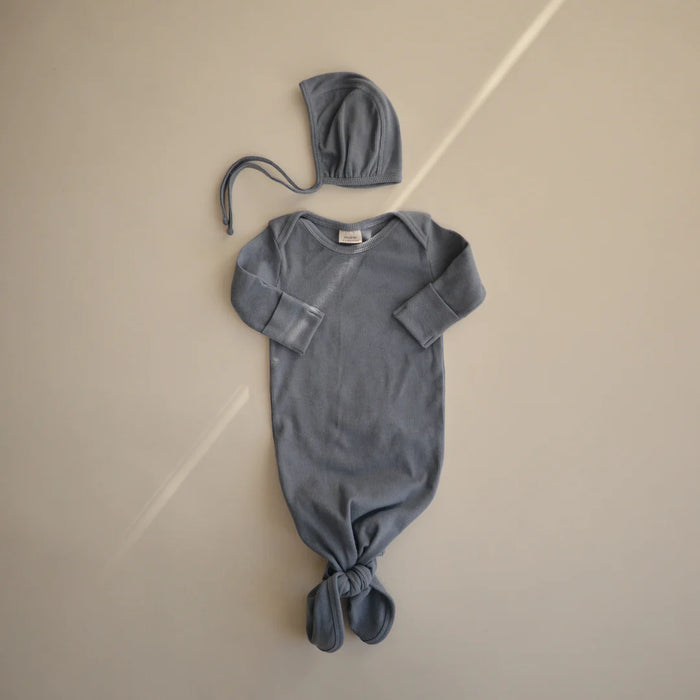 Ribbed Knotted Newborn Baby Gown - 0-3m - Tradewinds par Mushie - Gifts $50 or less | Jourès
