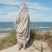 Raita Hooded Towel - Caramel / Optic Blue par OYOY Living Design - OYOY MINI - OYOY Mini | Jourès