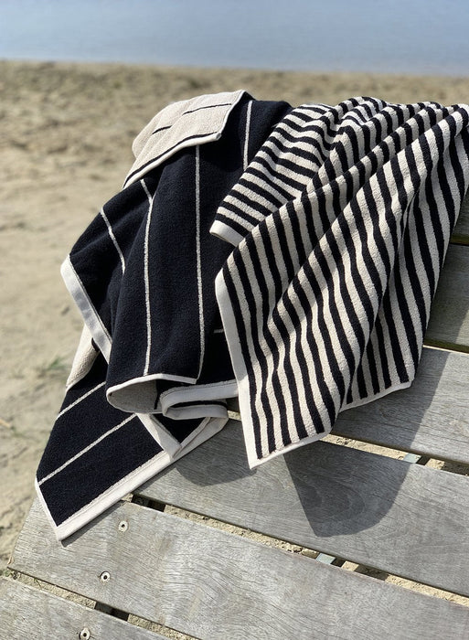 Raita Towel - 50x100 cm - Clay / Black par OYOY Living Design - OYOY Mini | Jourès