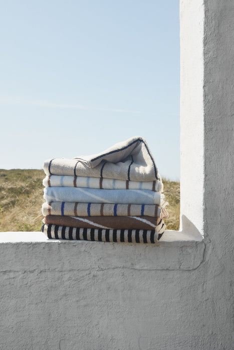 Raita Towel - 70x140 cm - Clay / Black par OYOY Living Design - Jourès Home | Jourès