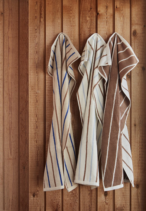 Raita Towel - 50x100 cm - Cloud / Caramel par OYOY Living Design - The Canada Day Sale - 15% Off Storewide* | Jourès