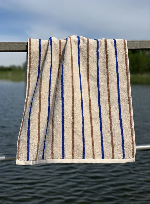 Raita Towel - 40x60 cm - Caramel / Optic Blue par OYOY Living Design - OYOY Mini | Jourès