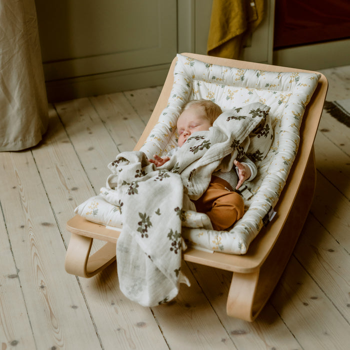 LEVO Baby Rocker - Walnut Wood - Fur / Milk par Charlie Crane - Nursery | Jourès