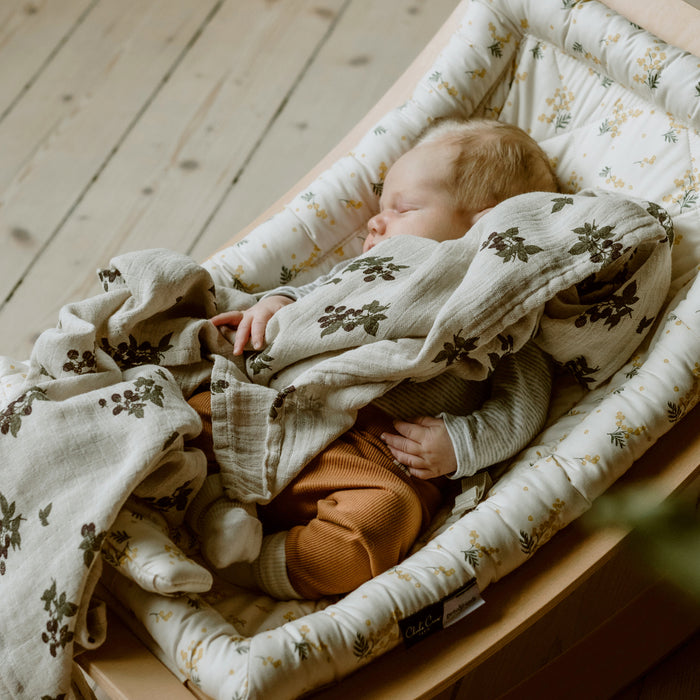 LEVO Baby Rocker - Walnut Wood - Hibiscus par Charlie Crane - Nursery | Jourès