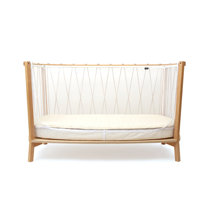 KIMI Crib and mattress - Mesh / Hazelnut par Charlie Crane - Nursery | Jourès