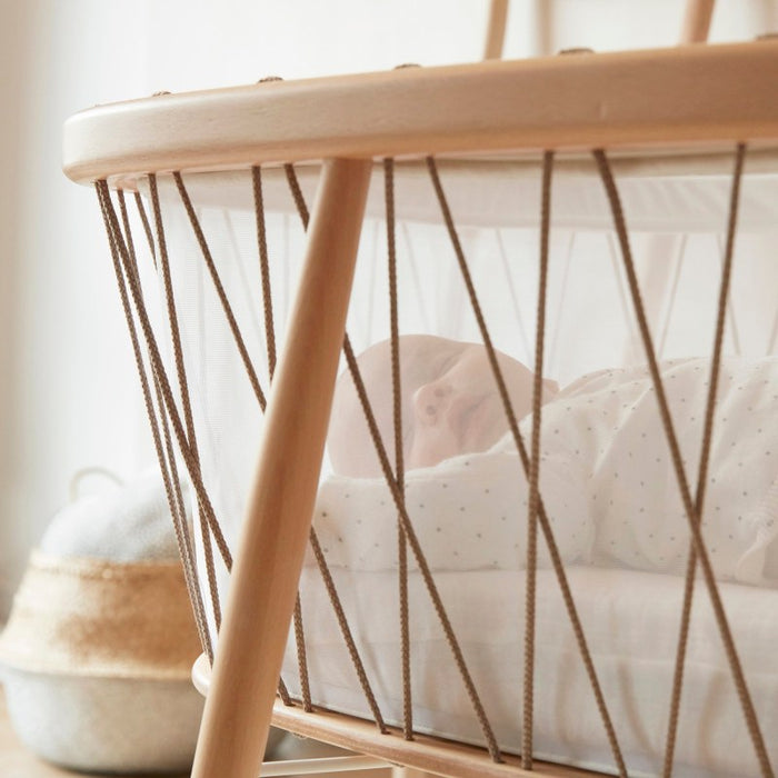 KUMI Craddle and organic mattress - Mesh / Desert par Charlie Crane - Decor and Furniture | Jourès