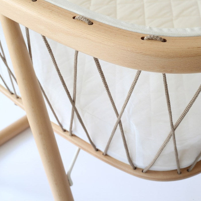 KUMI Craddle and mattress - Mesh / Hazelnut par Charlie Crane - Decor and Furniture | Jourès