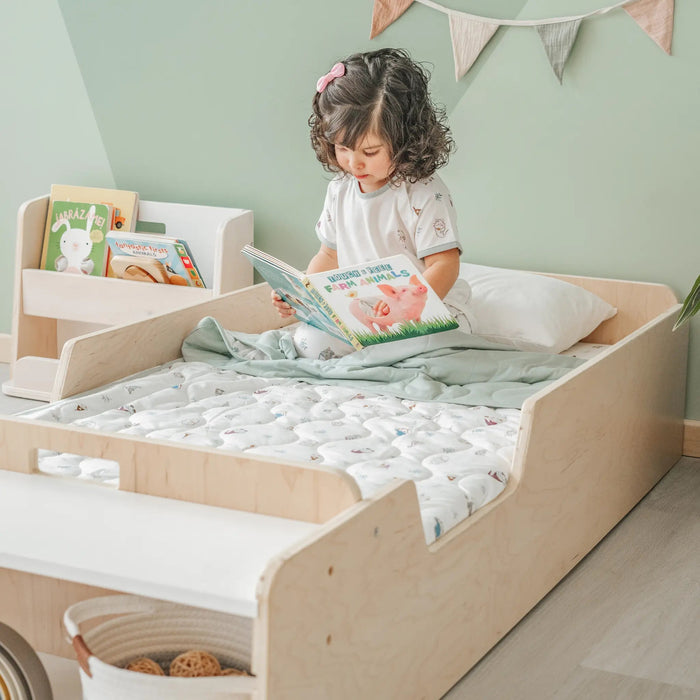 APPLE TWIN - Montessori Floor Bed with Rails & Shelves par Sapiens Child - Baby | Jourès