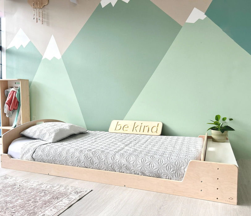 CHERRY TWIN - Montessori Floor Bed with Shelves par Sapiens Child - Baby | Jourès