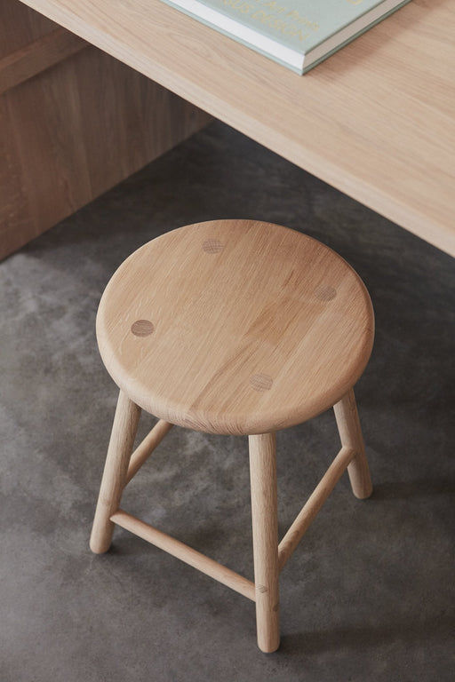 Moto Stool - Low - Nature par OYOY Living Design - Decor and Furniture | Jourès
