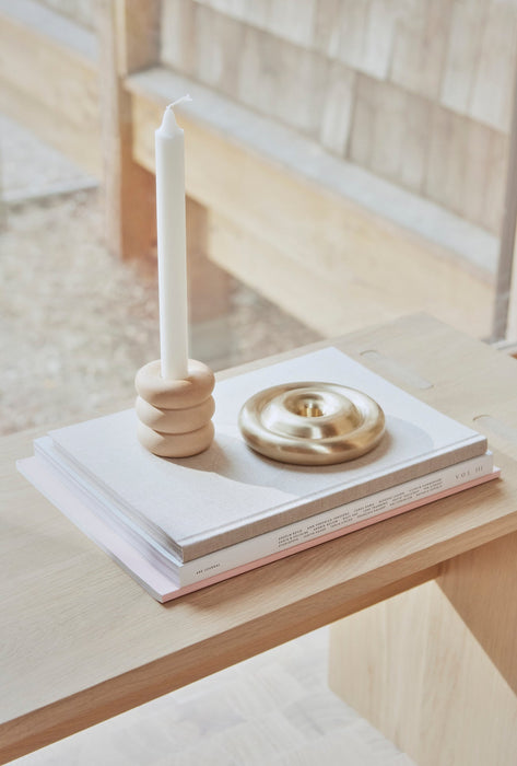 Savi Solid Brass Candleholder - Low par OYOY Living Design - $100 et plus | Jourès