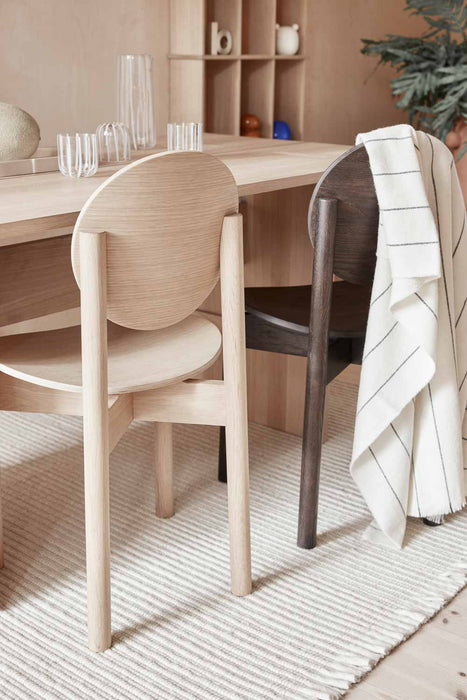 OY Dining Chair par OYOY Living Design - $100 et plus | Jourès