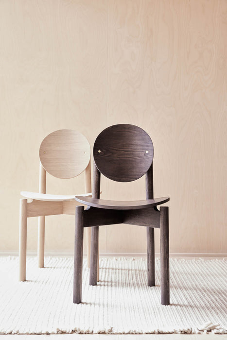 OY Dining Chair par OYOY Living Design - $100 et plus | Jourès