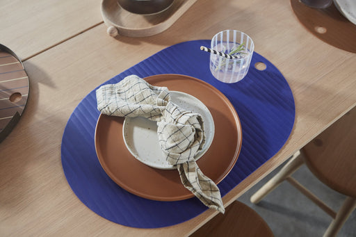 Ribbo Placemat - Pack of 2- Optic Blue par OYOY Living Design - The Canada Day Sale - 15% Off Storewide* | Jourès