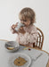 Bib Cape - Rabbit - Light Grey / Rose par OYOY Living Design - Baby Bottles & Mealtime | Jourès
