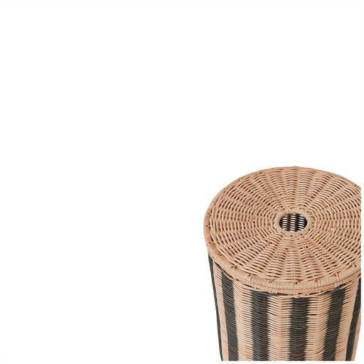 Striped Laundry Bin - Nature / Black par OYOY Living Design - Gifts $100 and more | Jourès