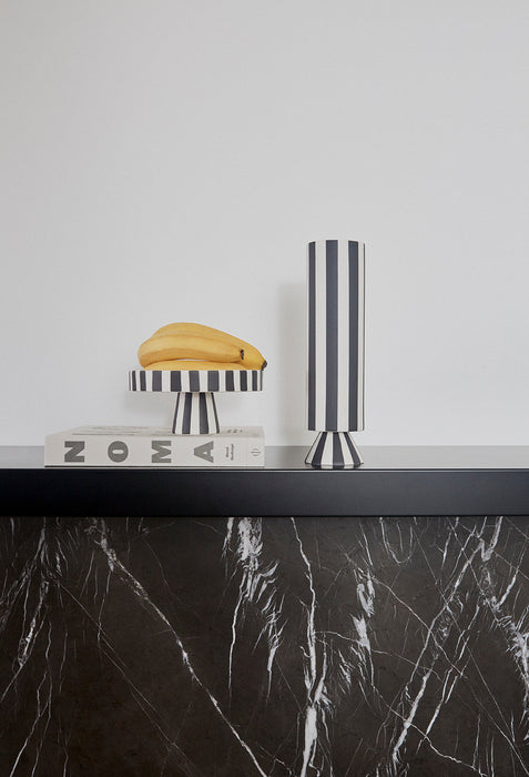 Toppu Vase - High - White / Black par OYOY Living Design - Gifts $100 and more | Jourès