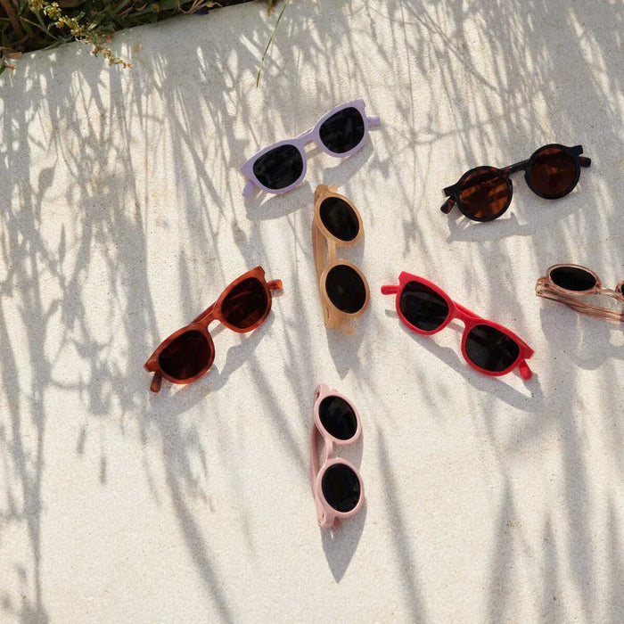 Darla Sunglasses - Garden Green par Liewood - Casquettes & Lunettes | Jourès