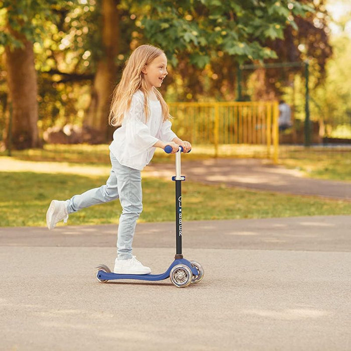 GO•UP 4 in 1 scooter with Lights - Pastel Blue par GLOBBER - The Dream Collection | Jourès