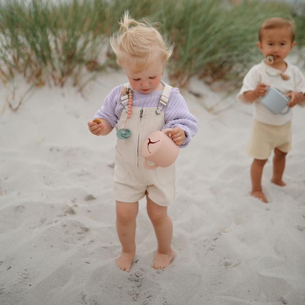 Tasse à collation en silicone pour enfants - Rose pâle par Mushie - Soleil, été, bonheur ! | Jourès