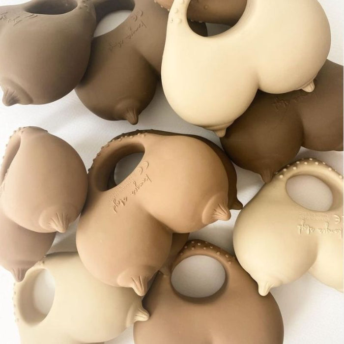 Rubber teeth soother - Boobs - Caramel par Konges Sljd - | Jours Rubber teeth soother - Boobs - Caramel par Konges Sljd - | Jours