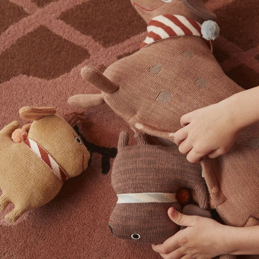Darling - Maman Hunsi et ses deux chiots par OYOY Living Design - Jeux, jouets et livres | Jourès