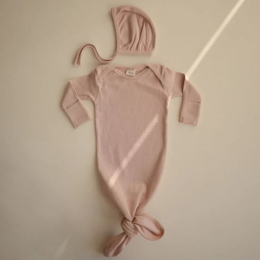 Ribbed Newborn Baby Bonnet - 0-3m - Blush par Mushie - Sleep | Jourès