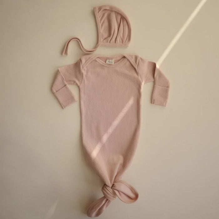 Ribbed Knotted Newborn Baby Gown - 0-3m - Blush par Mushie - Sleep time | Jourès