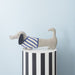 Darling - Slinkii the Dog - Beige / Dark blue par OYOY Living Design - The Farm Collection | Jourès