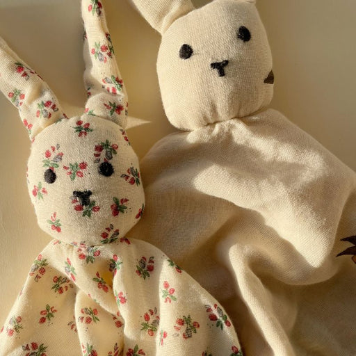 Sleepy Rabbit - Cherry par Konges Sløjd - Baby Shower Gifts | Jourès