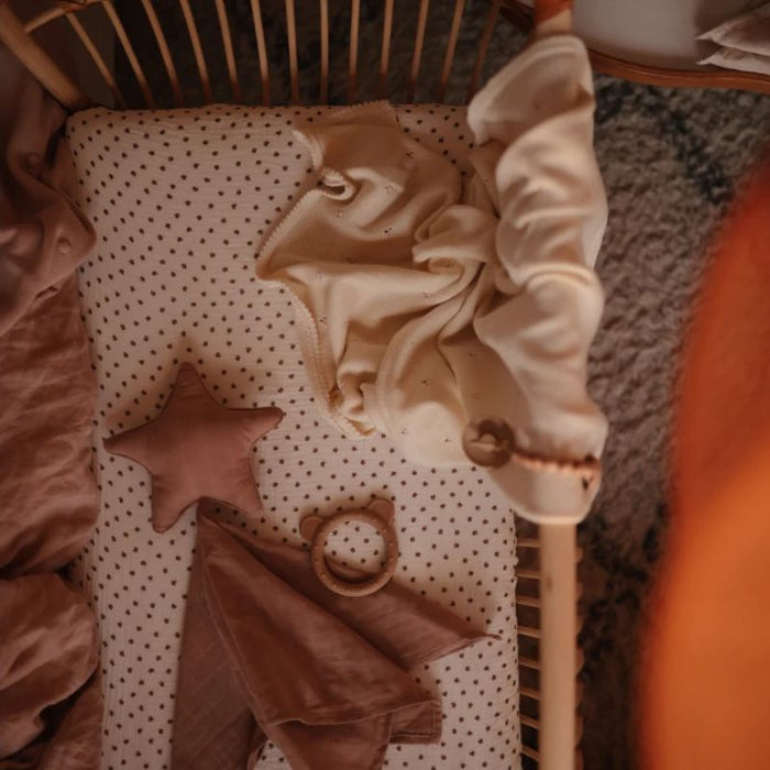 Drap pour lit de bébé en mousseline extra douce Mushie - Bloom par Mushie - Fleurs en folie  | Jourès