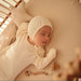 Ribbed Newborn Baby Bonnet - 0-3m - Ivory par Mushie - Accessories | Jourès