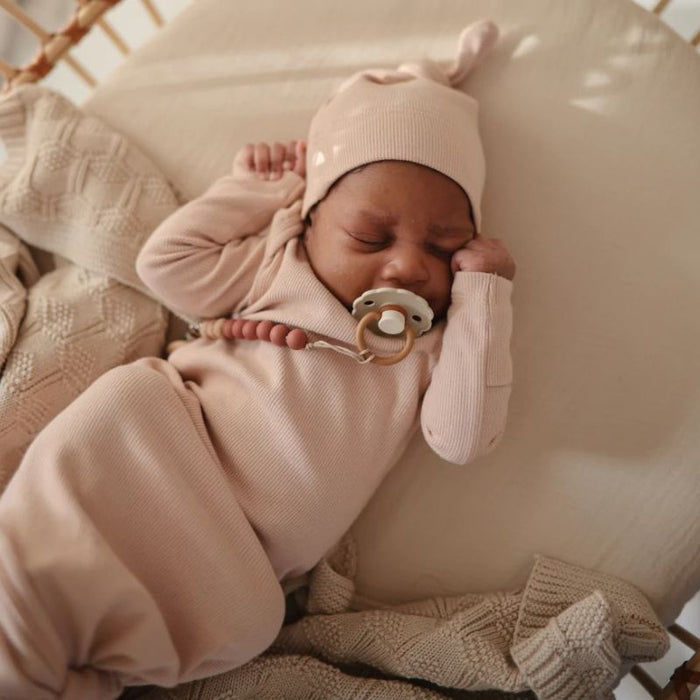 Gigoteuse à noeud bébé naissant - 0-3 mois - Blush par Mushie - L'heure du dodo | Jourès