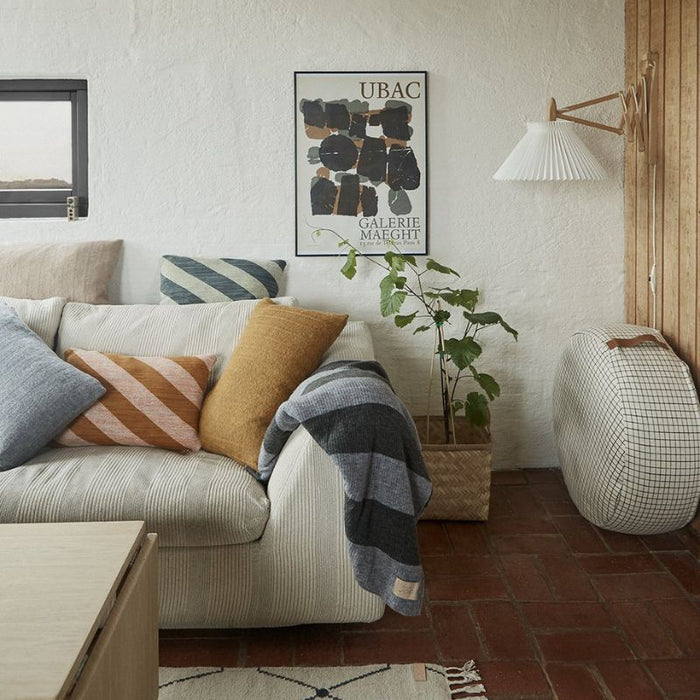 Sit On Me Pouf - Round - Offwhite par OYOY Living Design - The Black & White Collection | Jourès