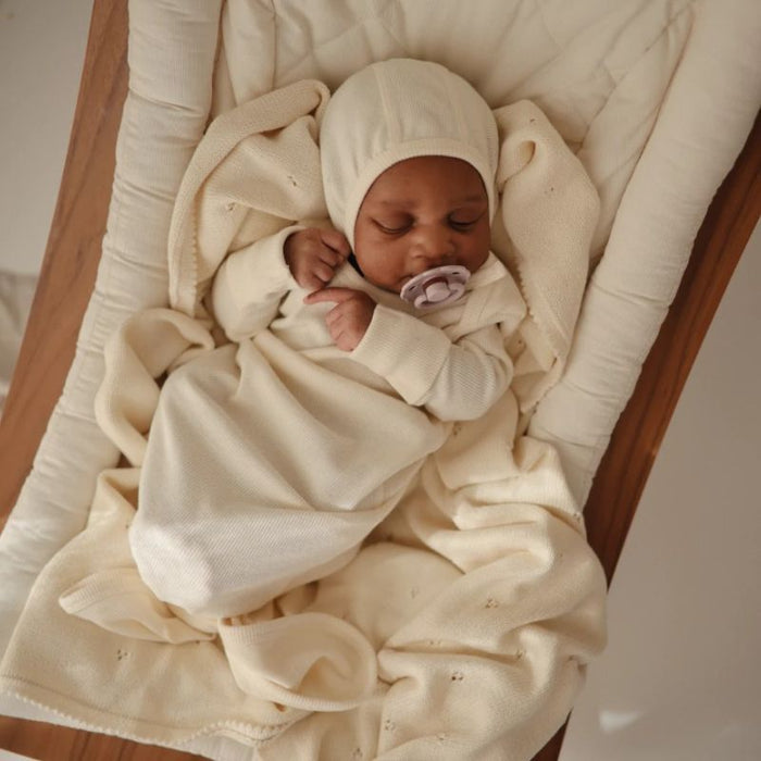Ribbed Newborn Baby Bonnet - 0-3m - Ivory par Mushie - Mushie | Jourès