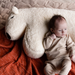 Coussin d'allaitement - Ours polaire par Nanami - Idées-cadeaux pour baby shower | Jourès